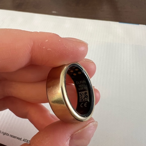 Gold heritage Oura ring, size 8 - Picture 4 of 7